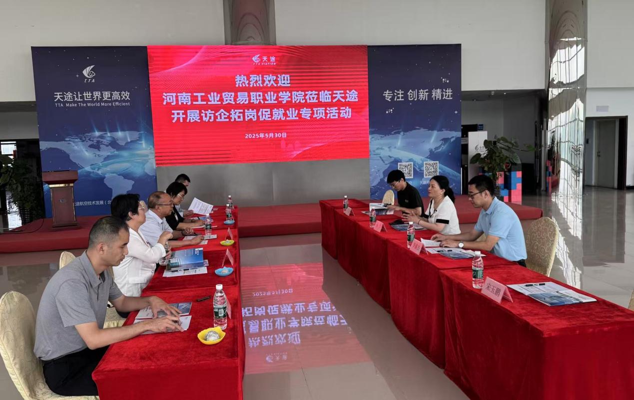 桌子上放满了不同类型的海报AI 生成的内容可能不正确。